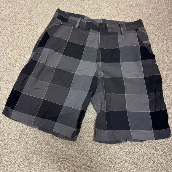 LULULEMON SIZE 34 Men's Gray and Black Checkered Shorts - Picture 1 of 5
